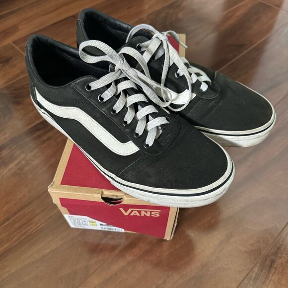 Vans Old Skool Shoe Black & White Size 9 with shoebox - Picture 1 of 8